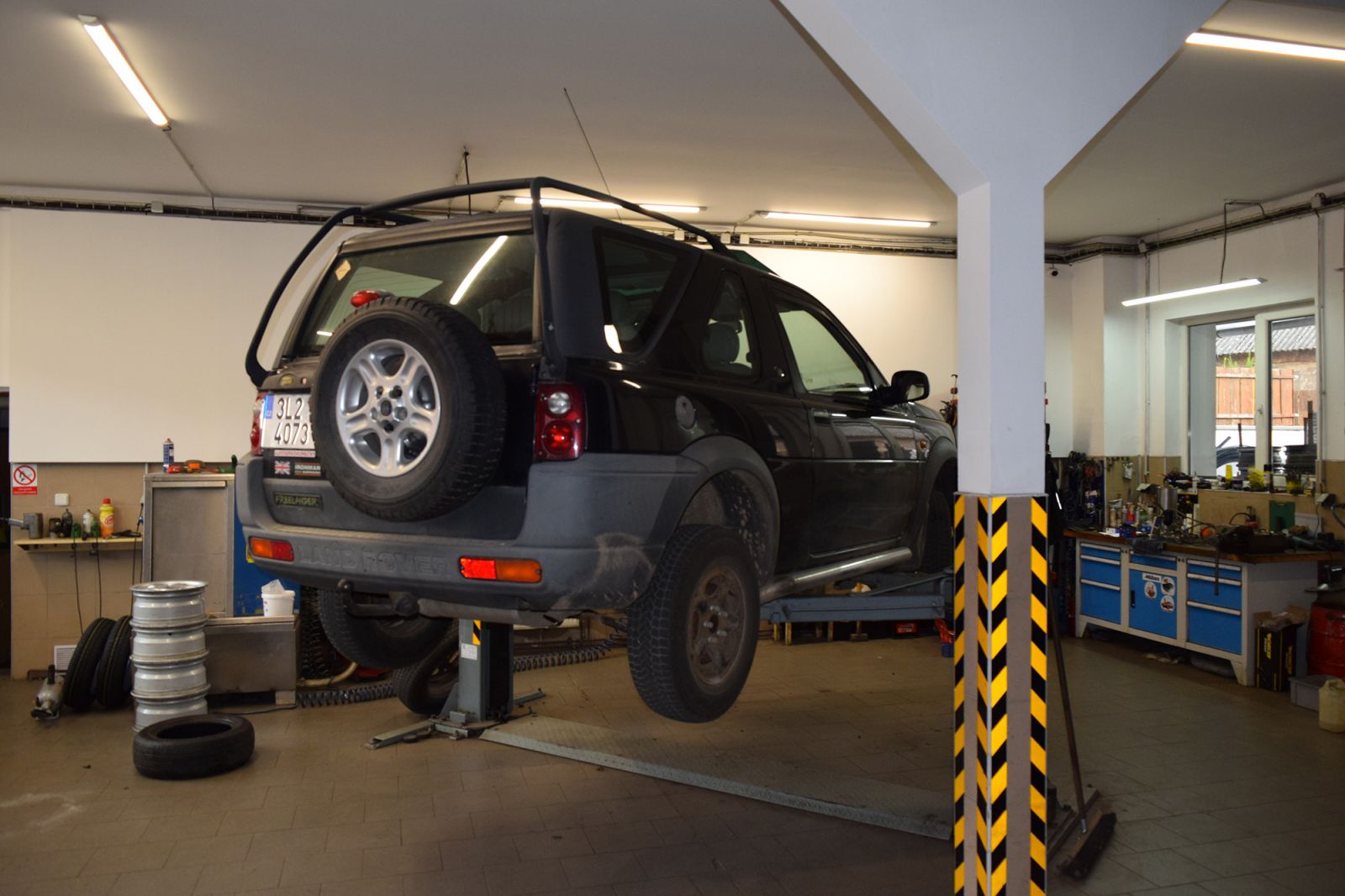 Opravy automobilů, příprava a zajištění STK